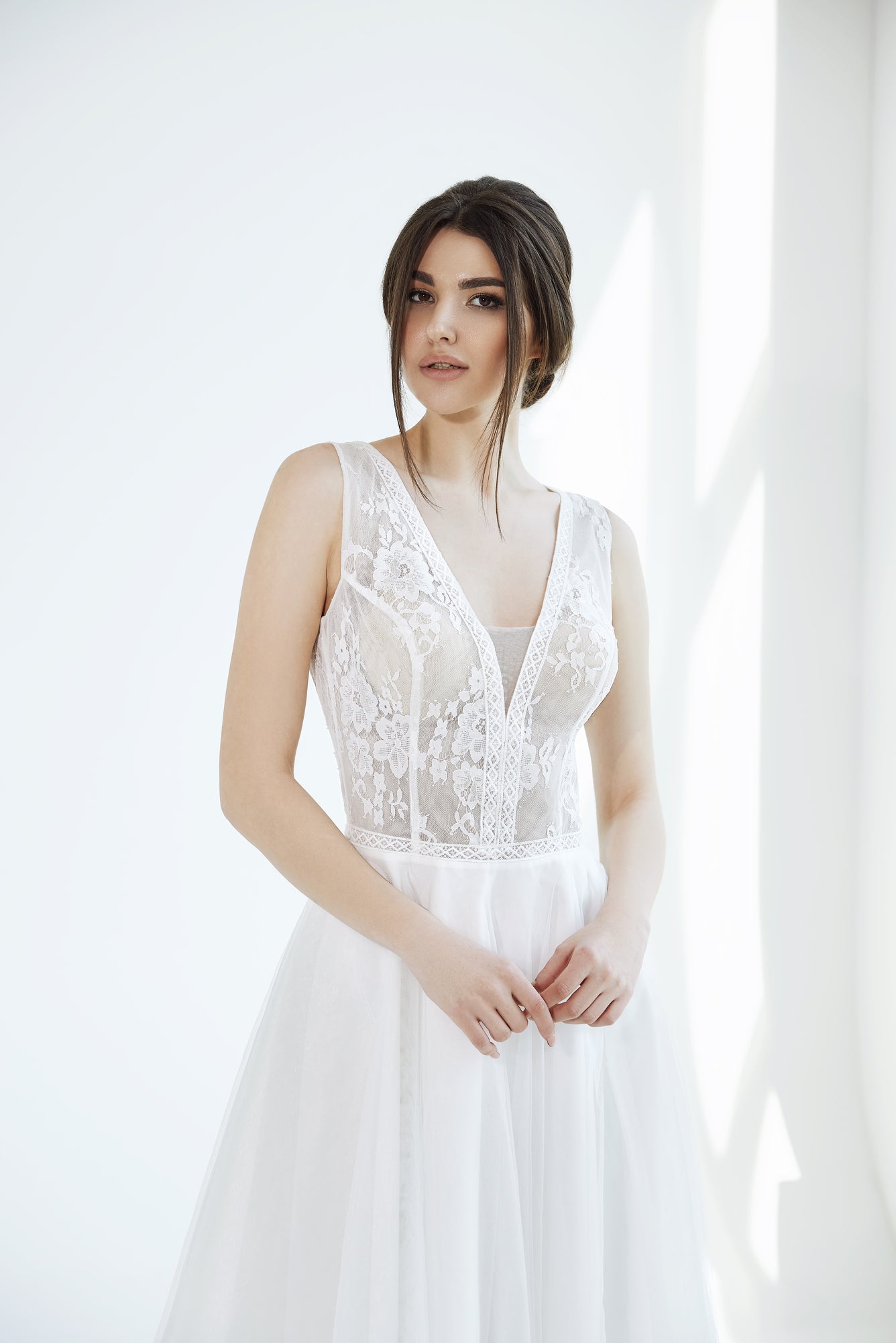 Detalle del tejido y acabados del vestido Christina – confección artesanal con envío desde Barcelona 