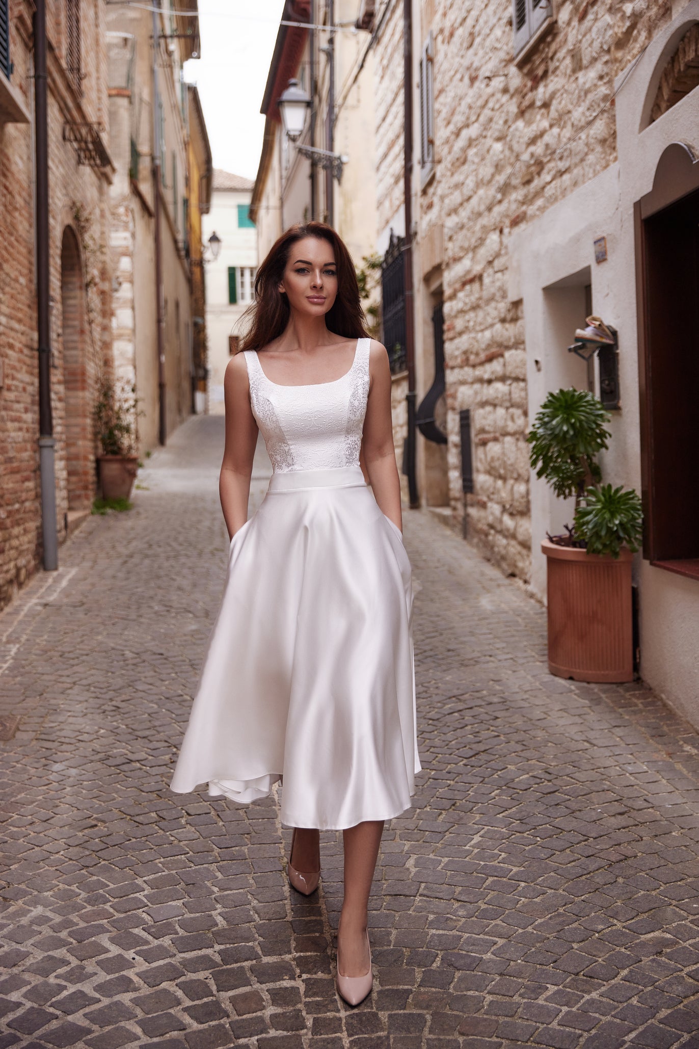 Vestido de novia a medida Briar – vista frontal completa, disponible online en Barcelona y Madrid