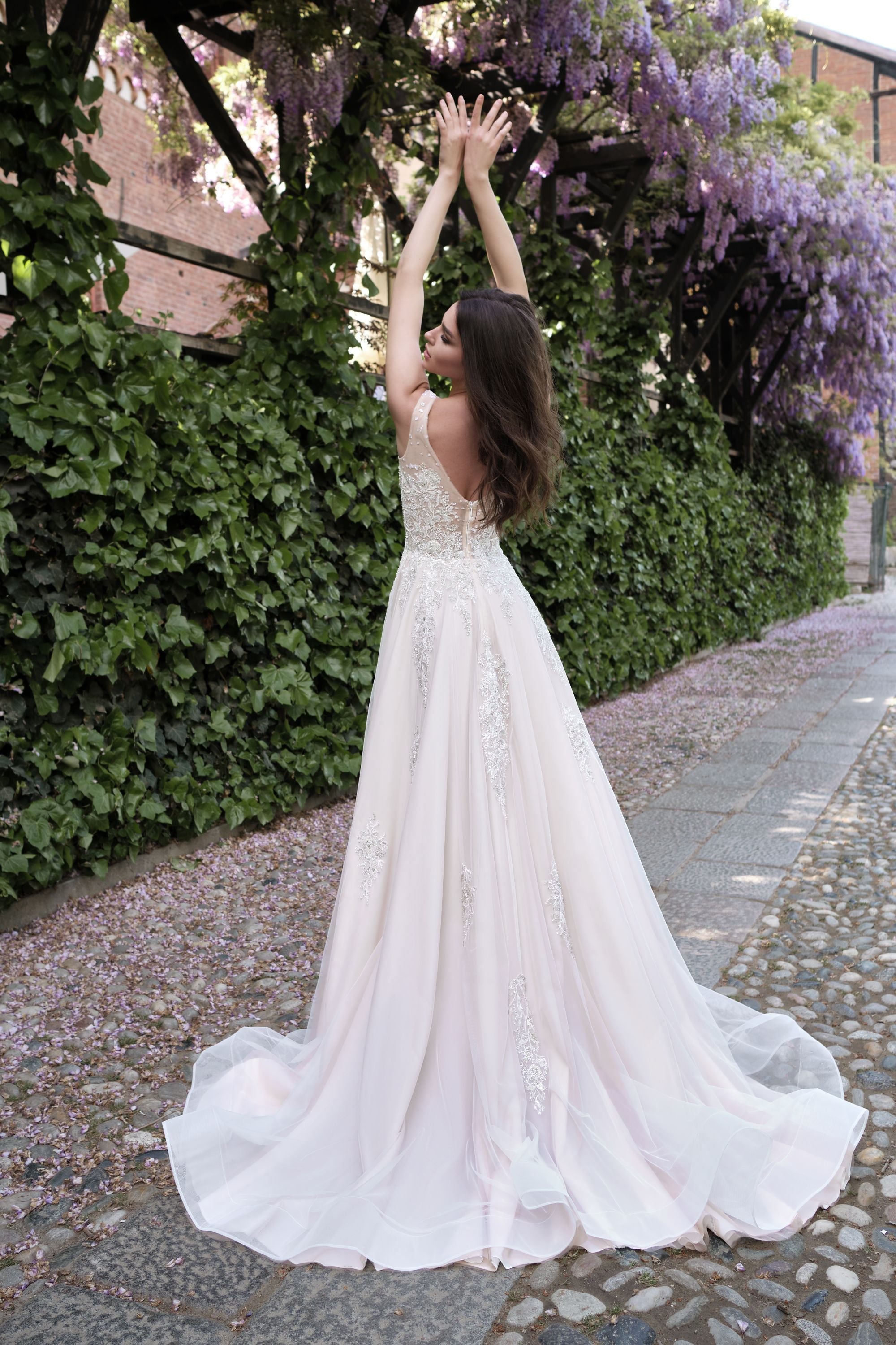 Espalda del vestido de novia a medida Fiesole – diseño elegante y sofisticado para novias actuales