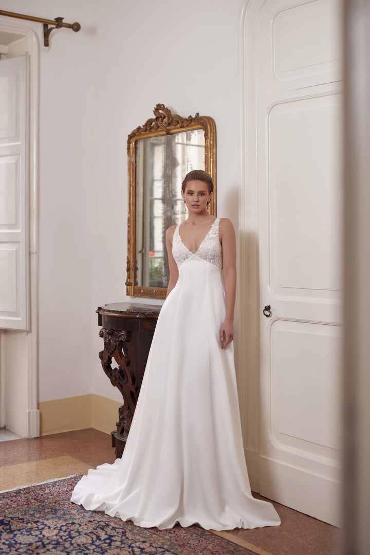 Vestido de novia a medida angel- vista frontal completa, disponible online en Barcelona y Madrid