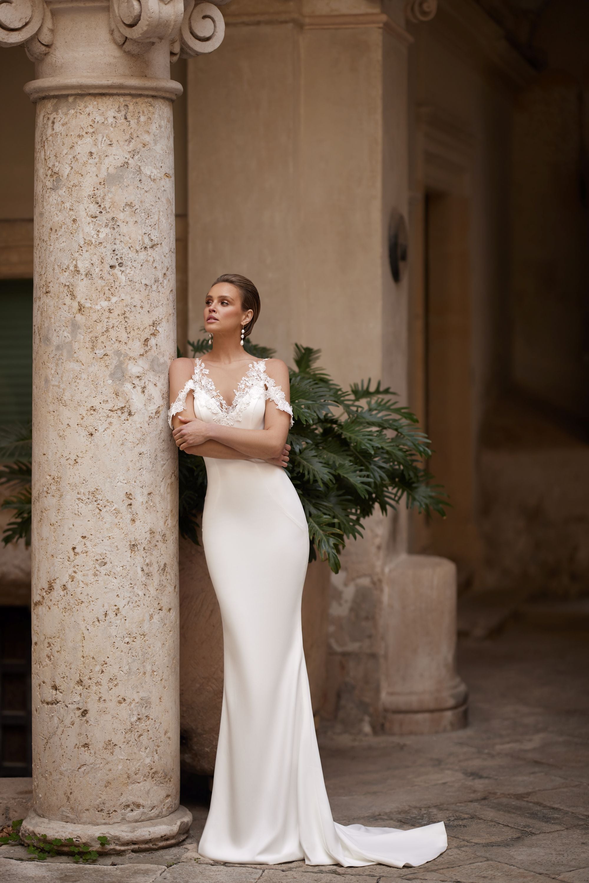 Vestido de novia a medida Bliss – vista frontal completa, disponible online en Barcelona y Madrid