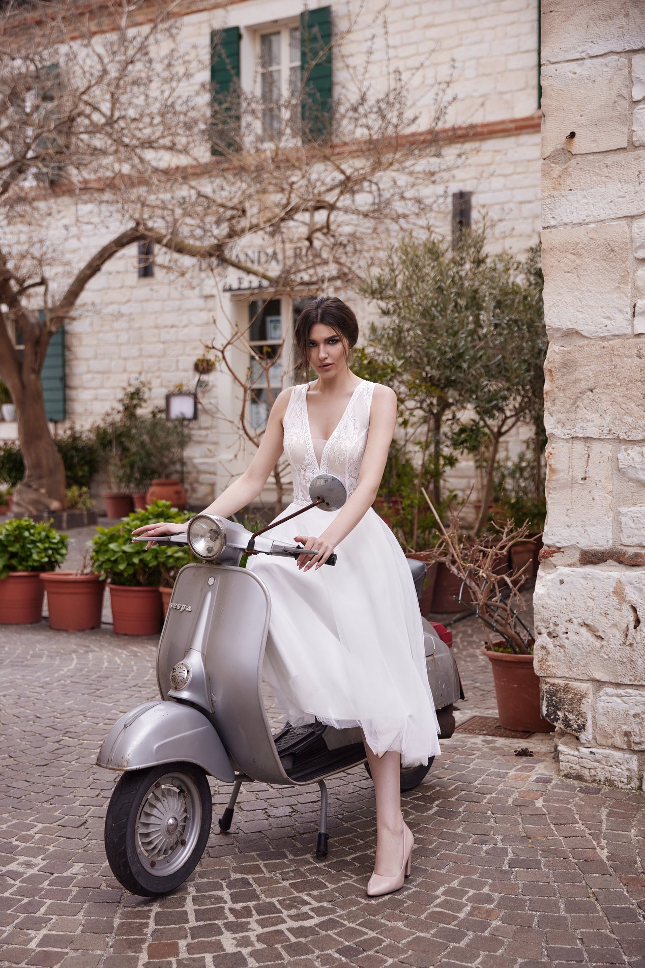 Vestido de novia a medida Christina – vista frontal completa, disponible online en Barcelona y Madrid