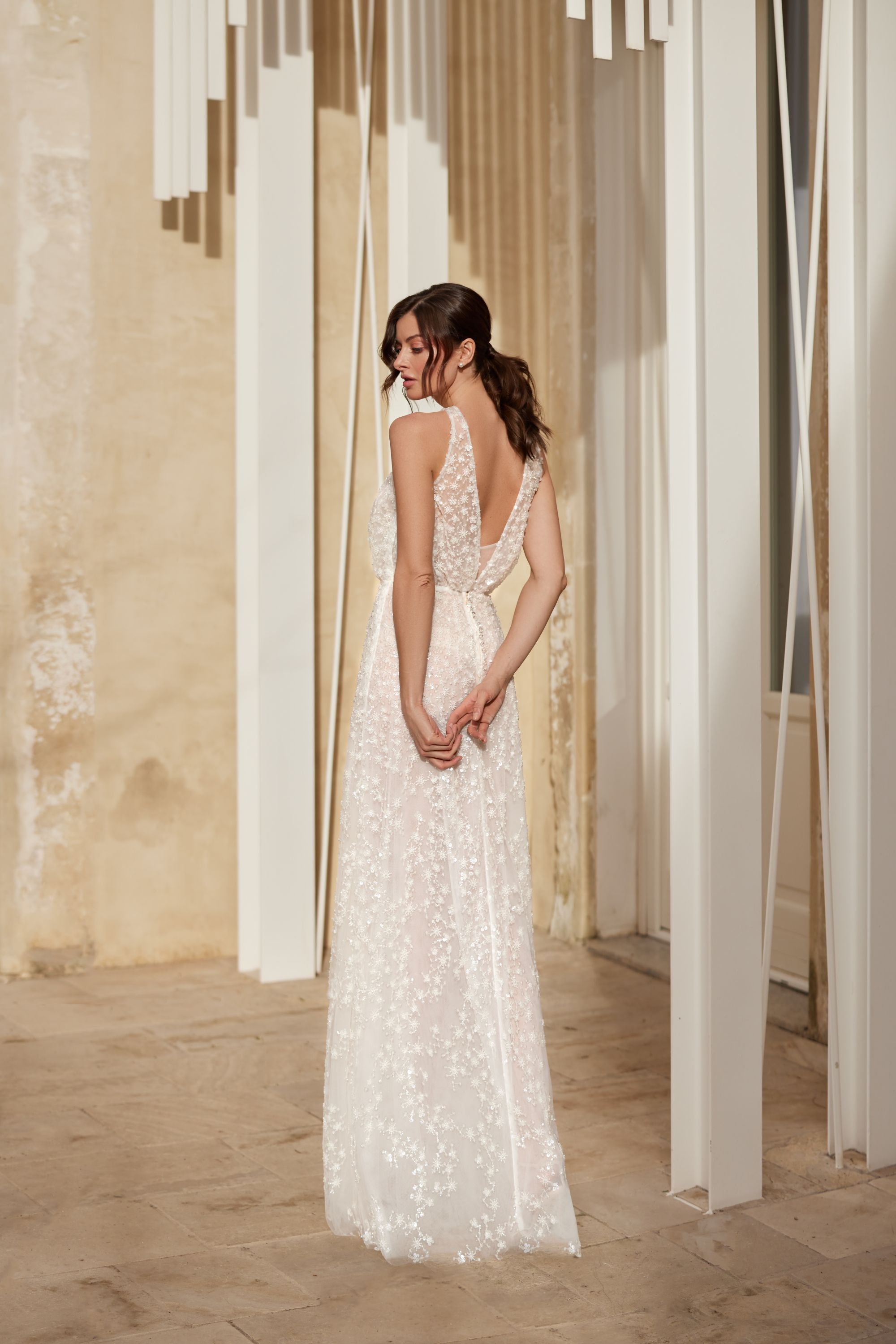 Espalda del vestido de novia a medida Crystal – diseño elegante y sofisticado para novias actuales