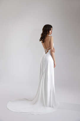 Espalda del vestido de novia a medida Eden – diseño elegante y sofisticado para novias actuales