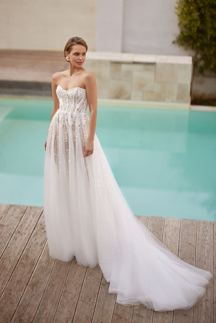 Vestido de novia a medida Lazurite – vista frontal completa, disponible online en Barcelona 