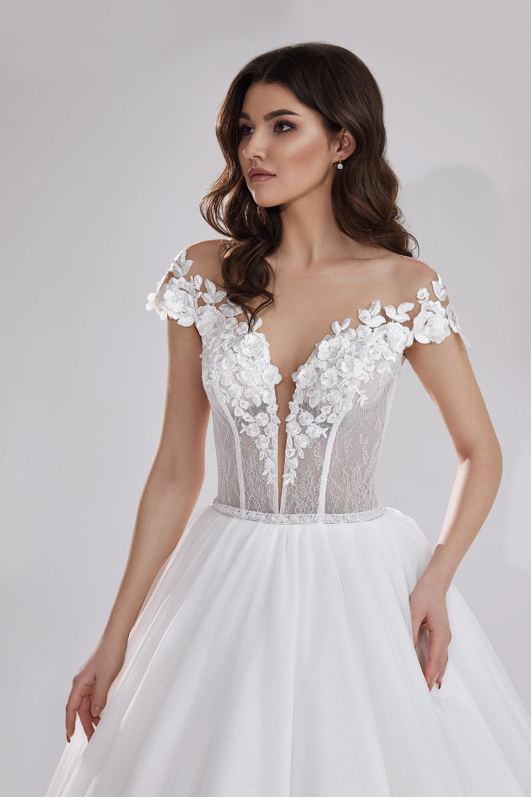 Detalle del tejido y acabados del vestido Leonora – confección artesanal con envío desde Barcelona 