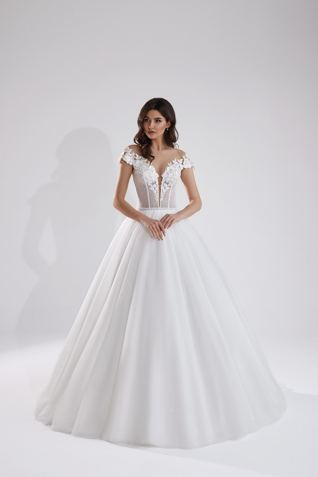Vestido de novia a medida Leonora foto estudio – diseño elegante y sofisticado para novias actuales