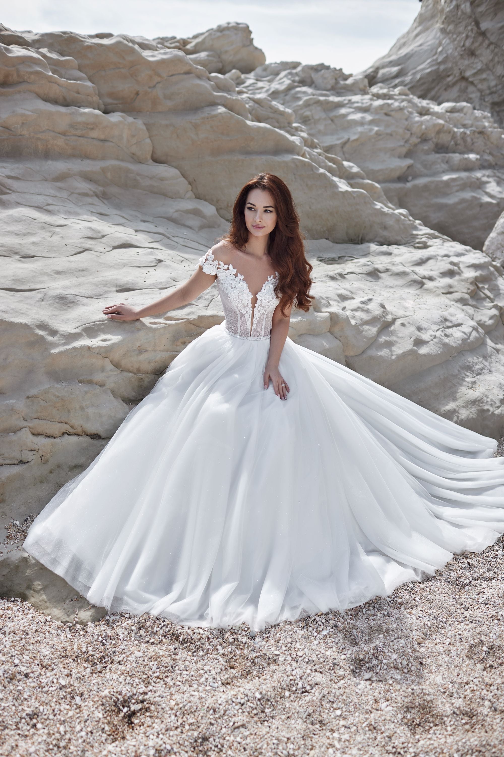 Vestido de novia a medida Leonora – vista frontal completa, disponible online en Barcelona 