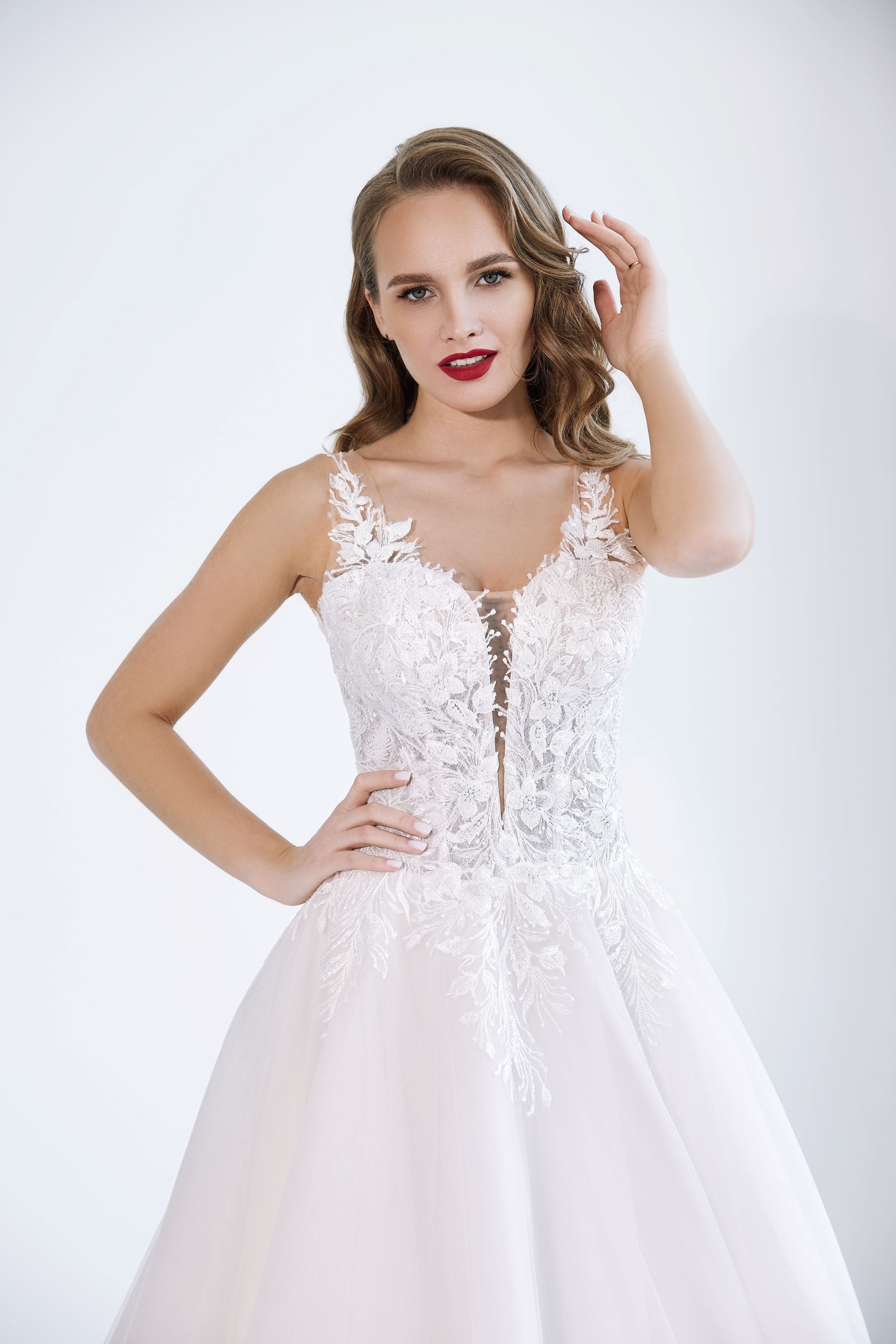 Detalle del tejido y acabados del vestido Lorena – confección artesanal con envío desde Barcelona 