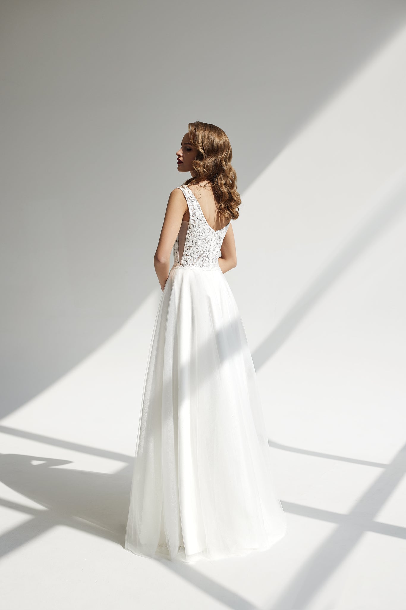 Espalda del vestido de novia a medida Luna – diseño elegante y sofisticado para novias actuales