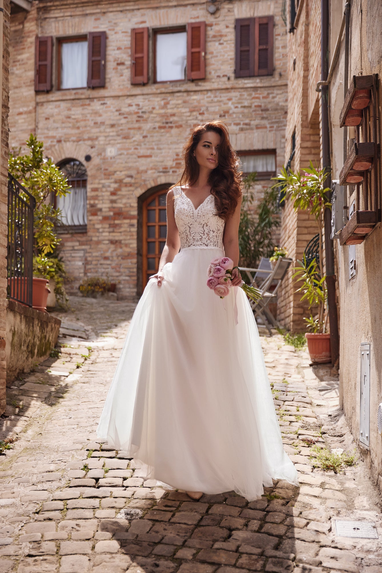 Vestido de novia a medida Luna – vista frontal completa, disponible online en Barcelona 
