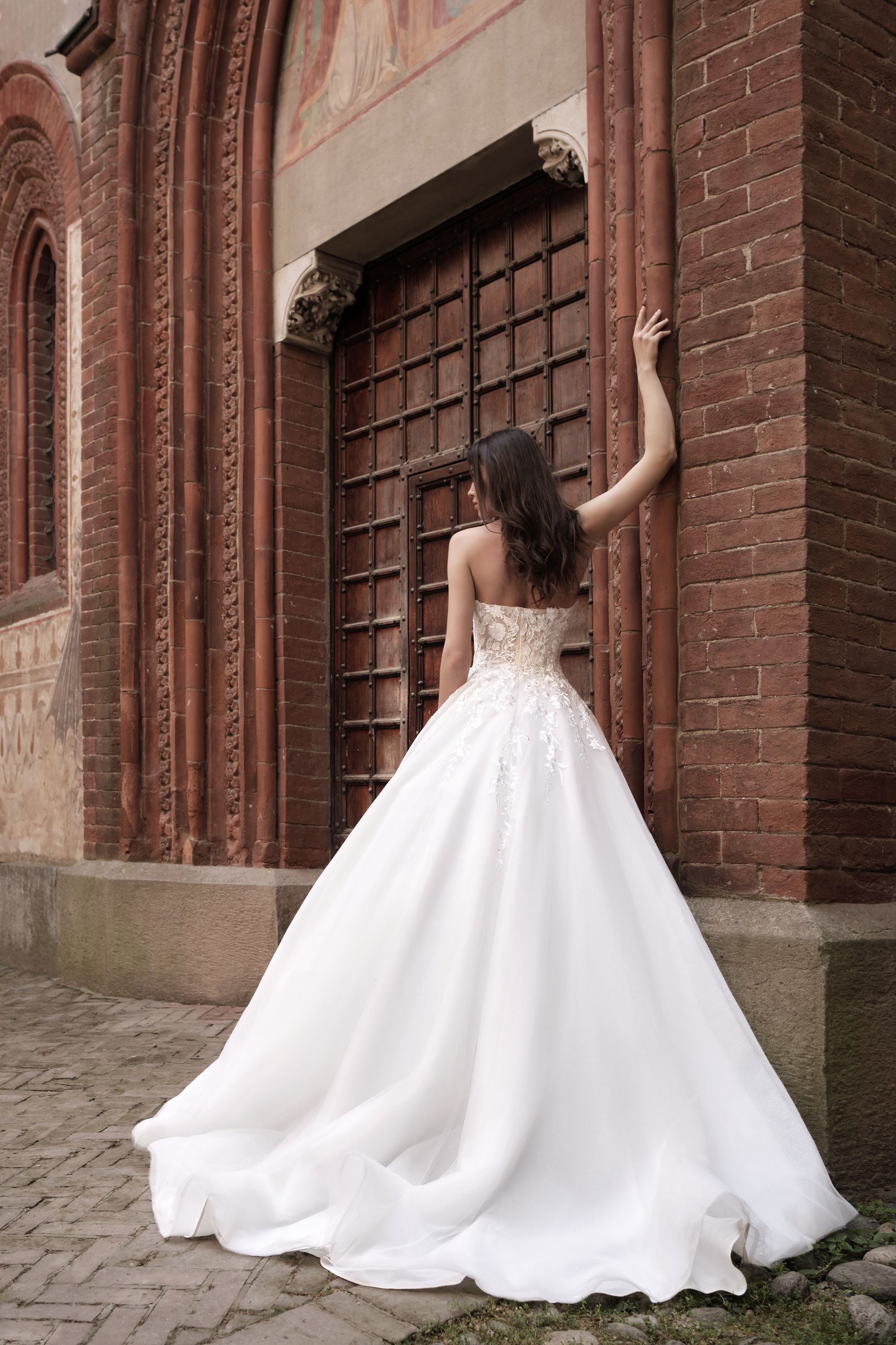 Espalda del vestido de novia a medida Matera – diseño elegante y sofisticado para novias actuales