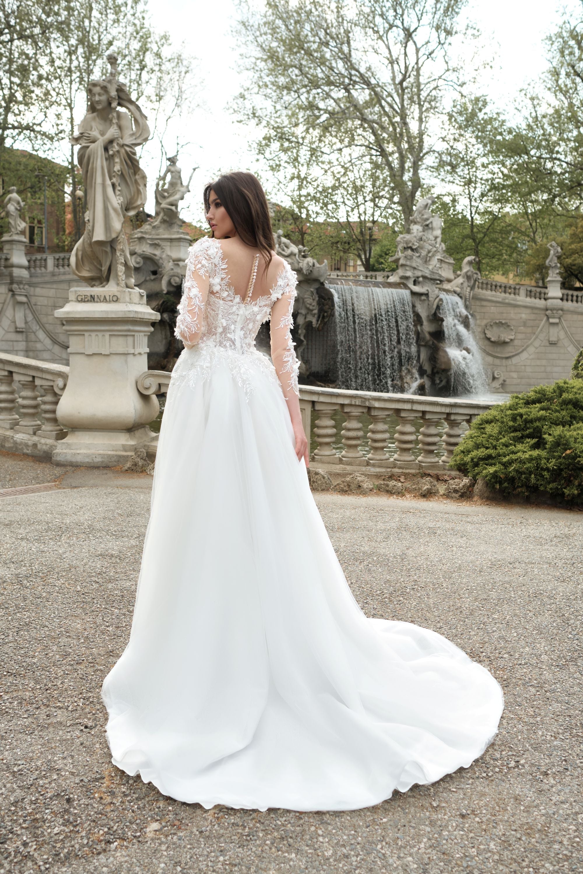 Espalda del vestido de novia a medida Modena – diseño elegante y sofisticado para novias actuales