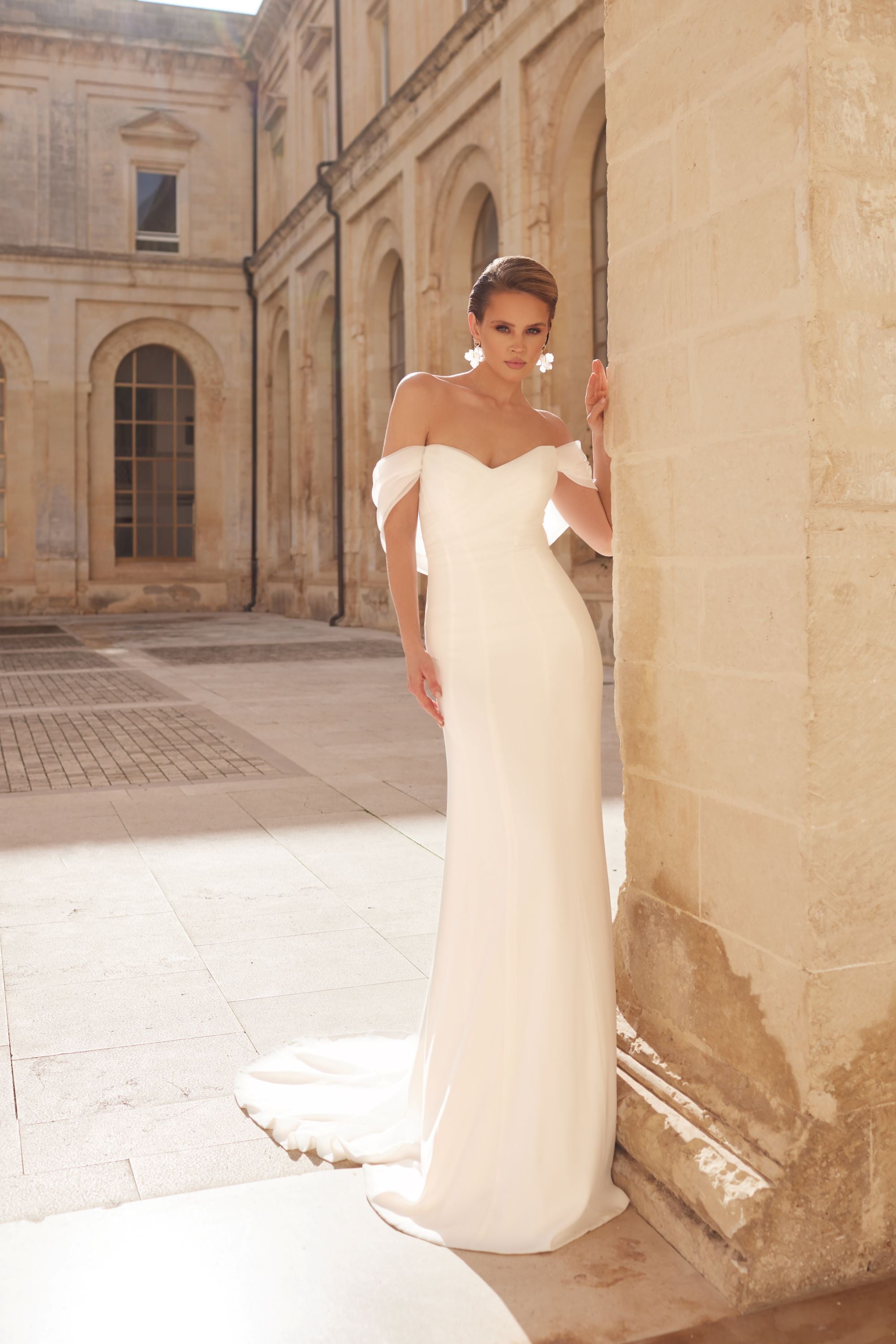 Vestido de novia a medida Moonstone – vista frontal completa, disponible online en Barcelona 
