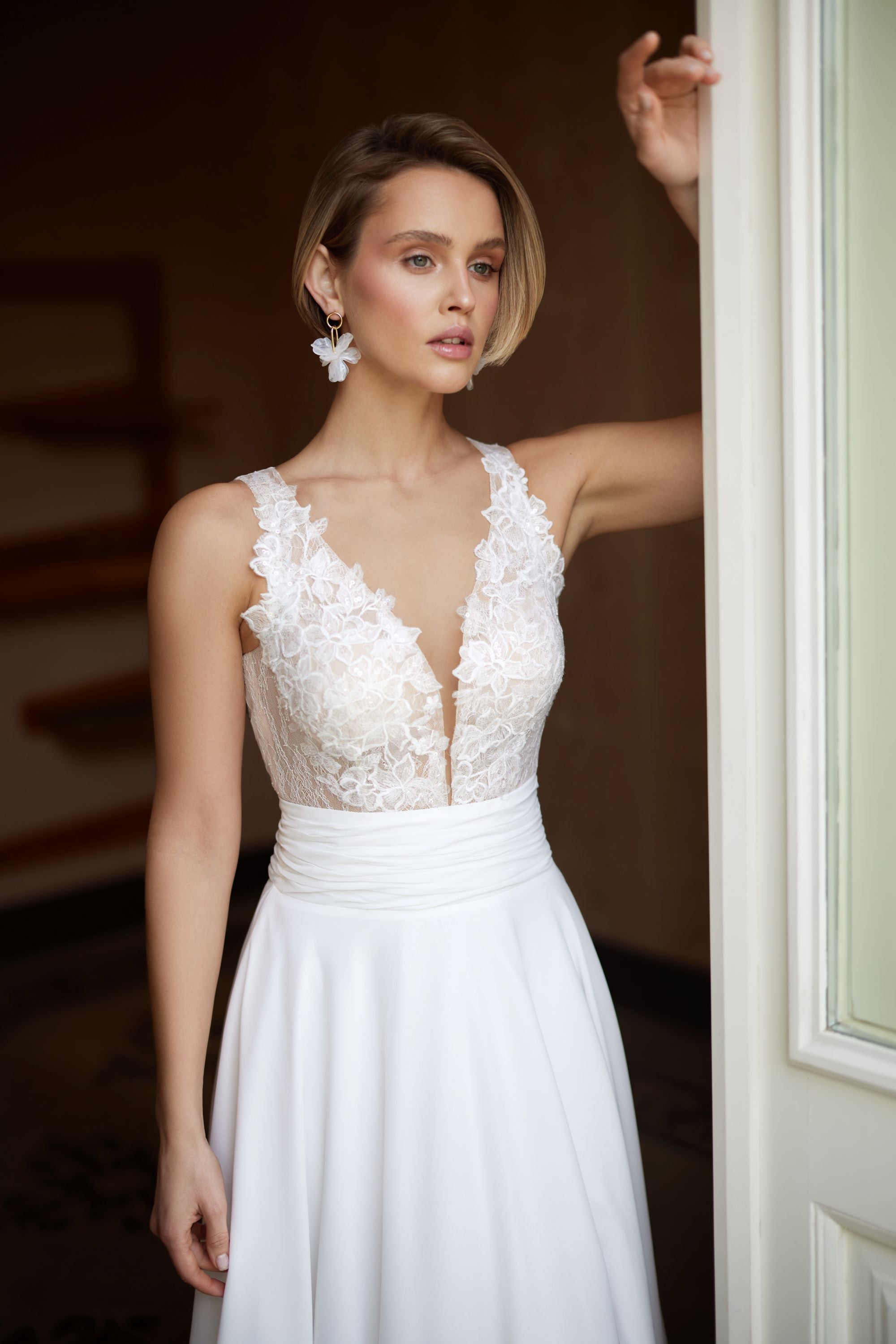 Detalle del tejido y acabados del vestido Morganite – confección artesanal con envío desde Barcelona 