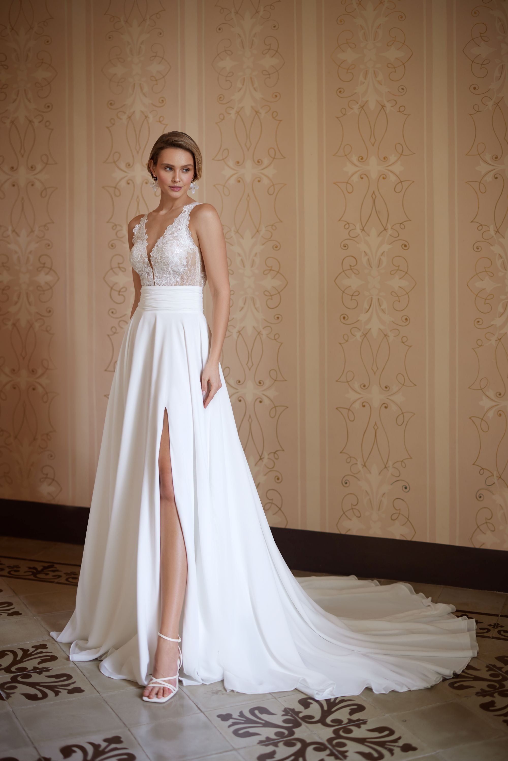 Vestido de novia a medida Morganite – vista frontal completa, disponible online en Barcelona 