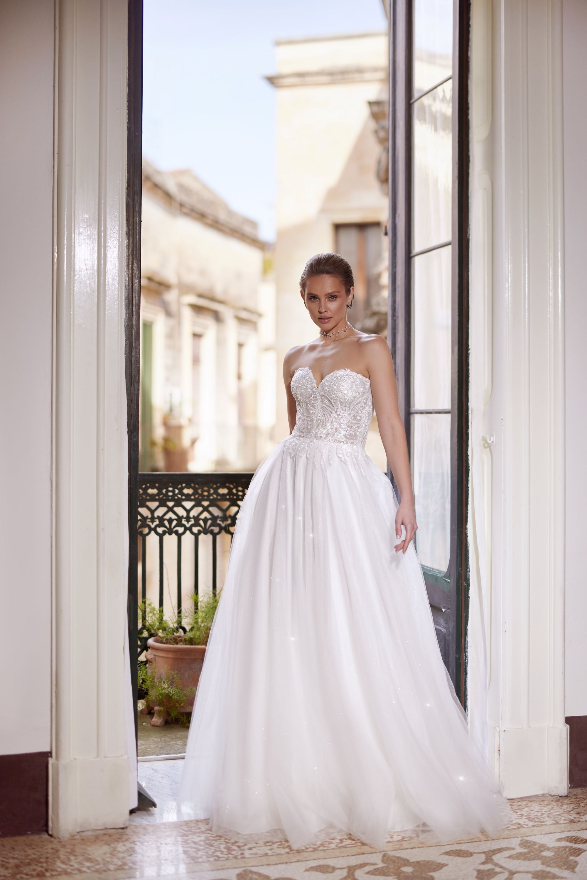 Vestido de novia a medida Petal – vista frontal completa, disponible online en Barcelona 