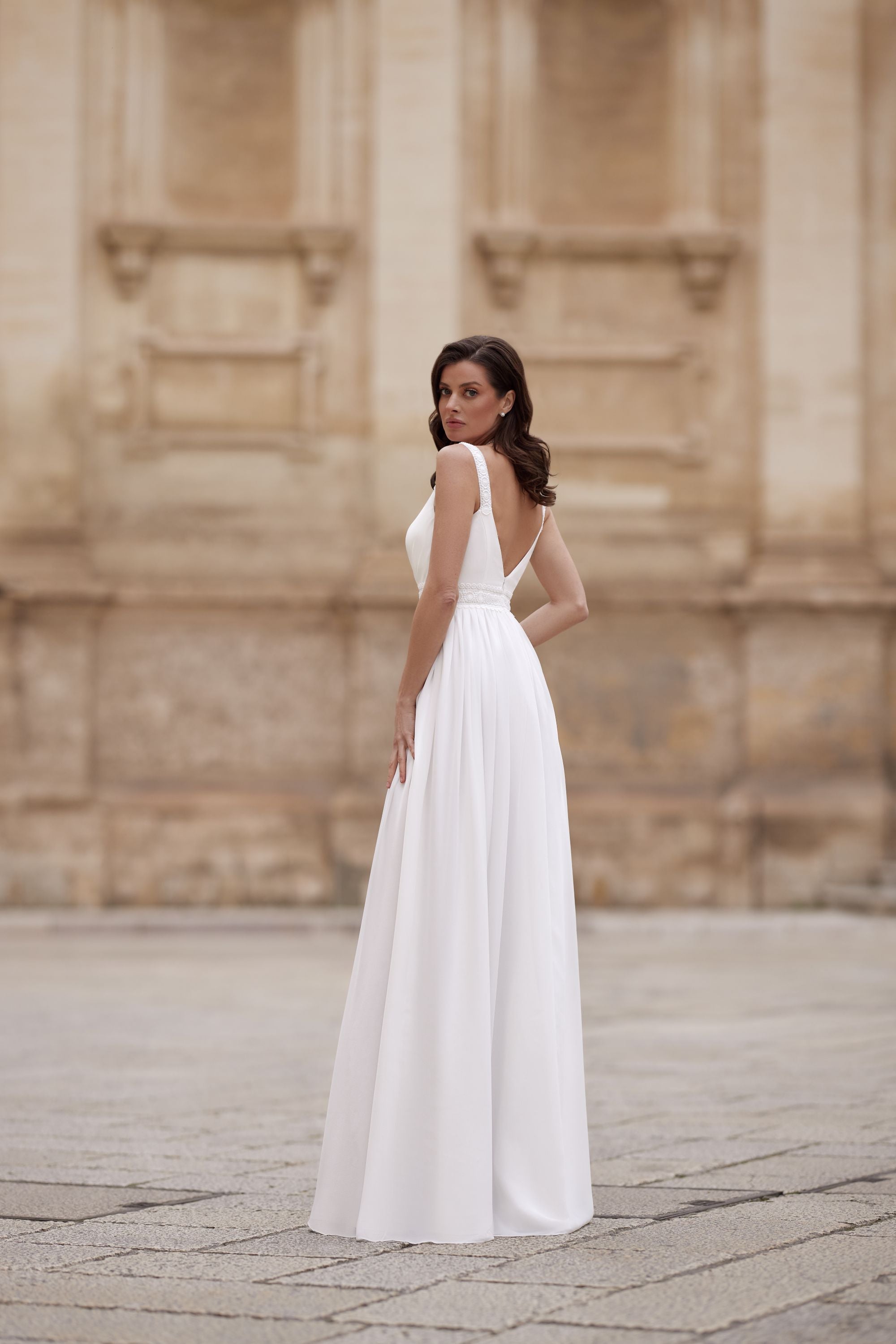 Espalda del vestido de novia a medida Pure – diseño elegante y sofisticado para novias actuales