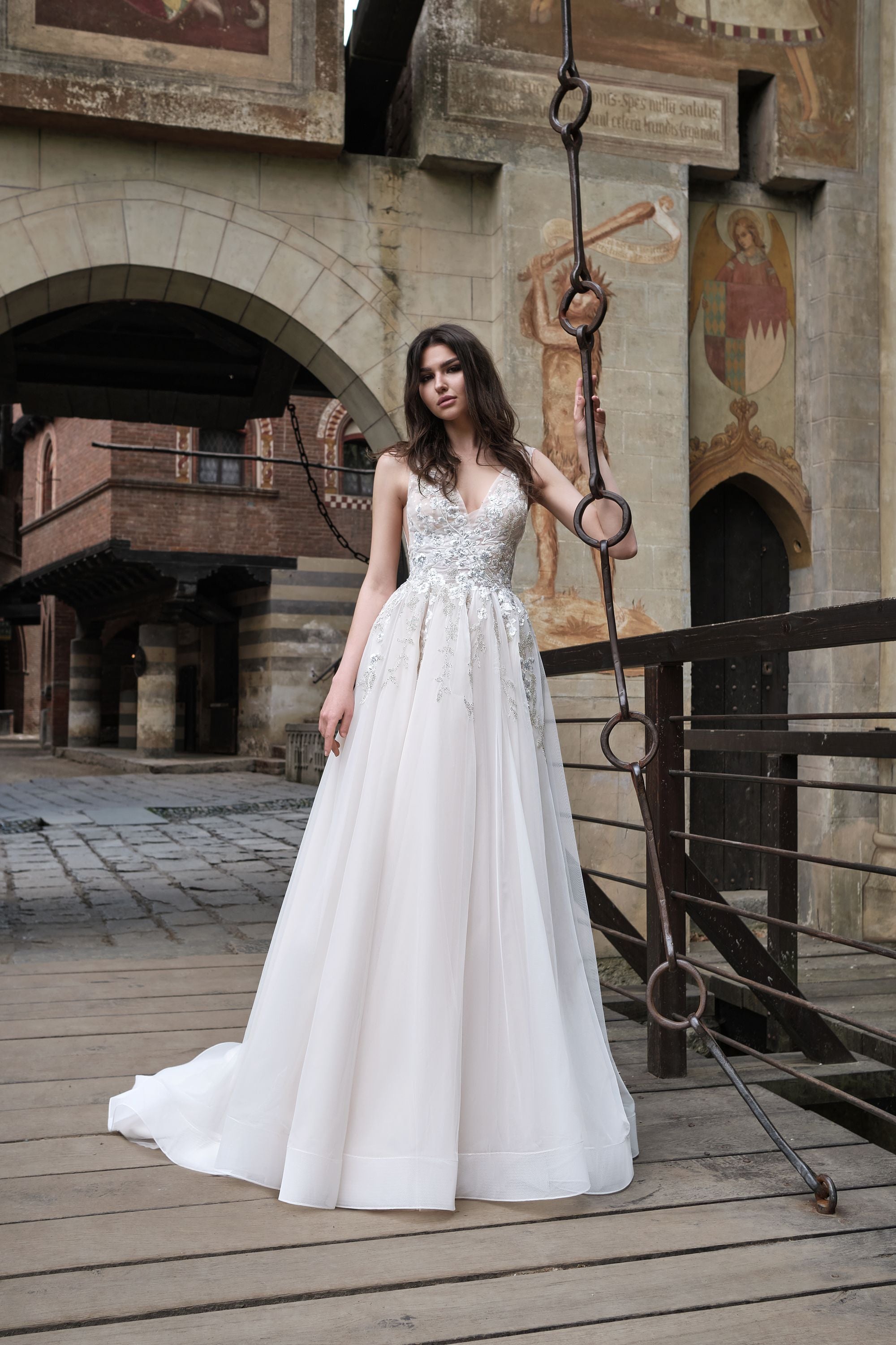 Vestido de novia a medida Siena – vista frontal completa, disponible online en Barcelona 