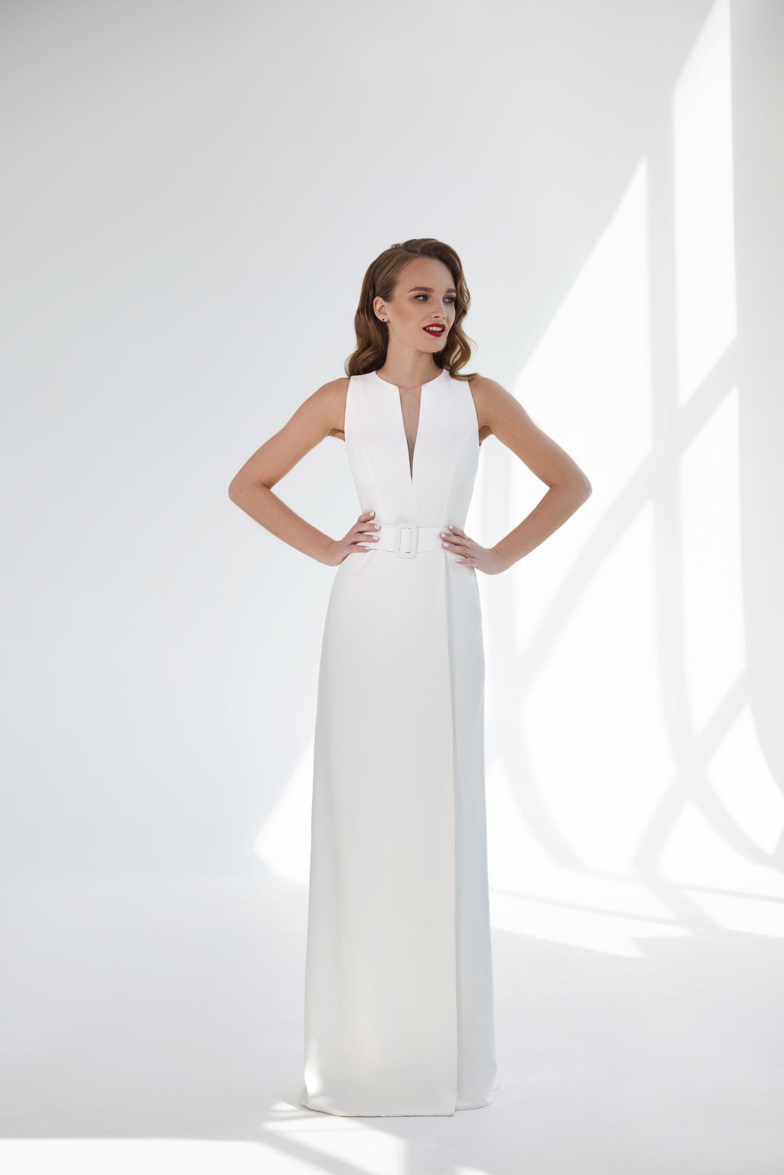 Vestido de novia a medida Sienna – vista frontal completa en estudio, disponible online en Barcelona