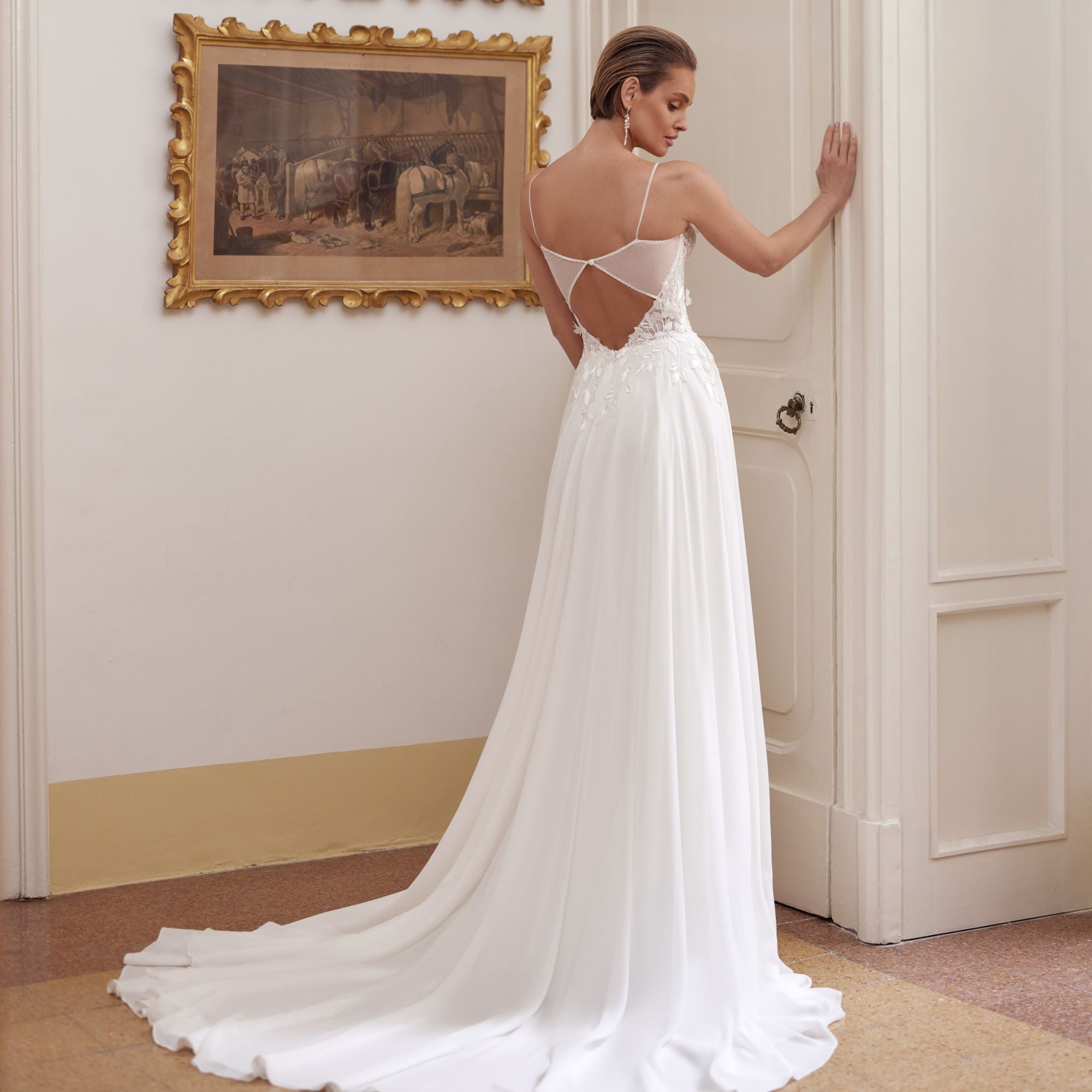 Espalda del vestido de novia a medida Sunrise – diseño elegante y sofisticado para novias actuales