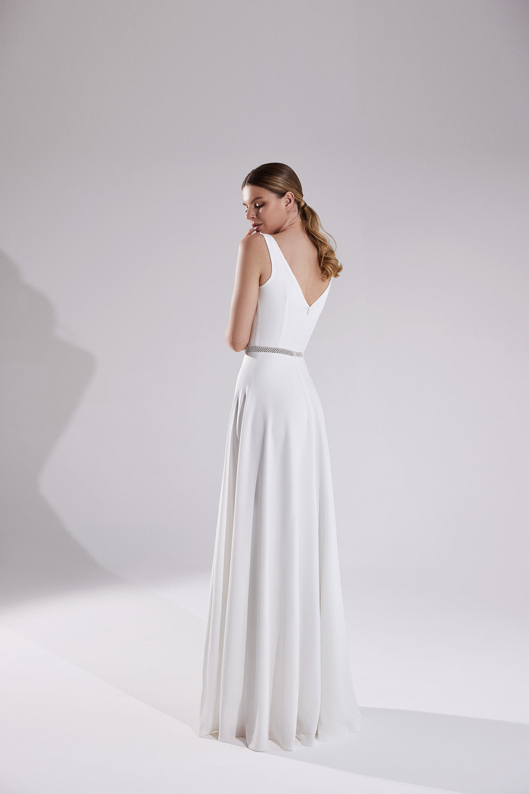 Espalda del vestido de novia a medida Valencia – diseño elegante y sofisticado para novias actuales